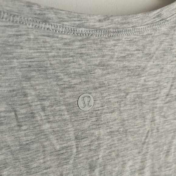Lululemon grey shirt (4) - Picture 5 of 5
